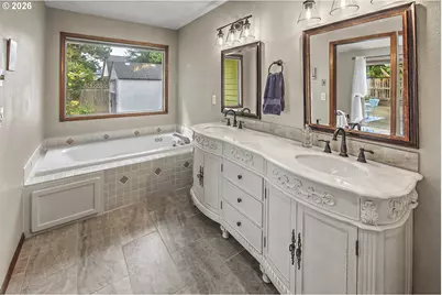 672 NE Valarie Ct, Hillsboro, OR 97124 - Photo 34