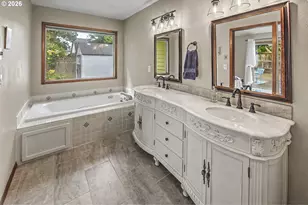 672 NE Valarie Ct, Hillsboro, OR 97124 - Photo 34
