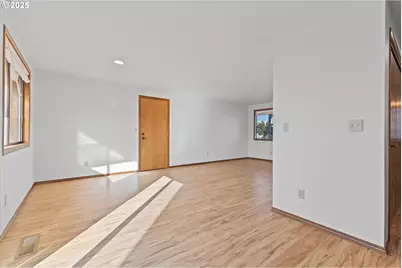 1200 E Johnson Ct, Newberg, OR 97132 - Photo 6