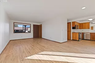 1200 E Johnson Ct, Newberg, OR 97132 - Photo 4