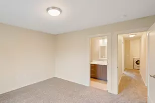10827 E Burnside St, Portland, OR 97216 - Photo 16