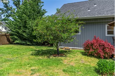 286 N 6th St, Creswell, OR 97426 - Photo 36
