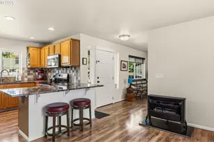 286 N 6th St, Creswell, OR 97426 - Photo 4