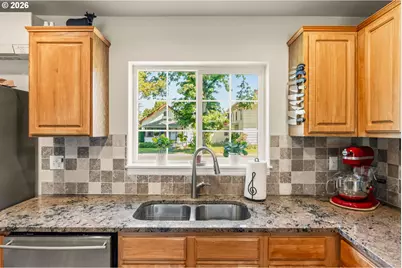 286 N 6th St, Creswell, OR 97426 - Photo 10