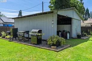 286 N 6th St, Creswell, OR 97426 - Photo 34