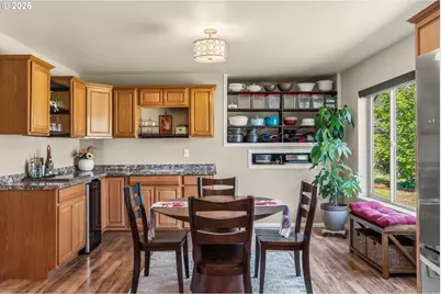 286 N 6th St, Creswell, OR 97426 - Photo 12