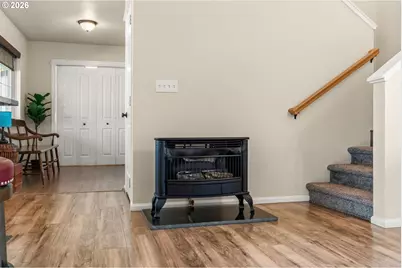 286 N 6th St, Creswell, OR 97426 - Photo 6