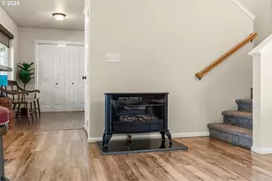 286 N 6th St, Creswell, OR 97426 - Photo 6