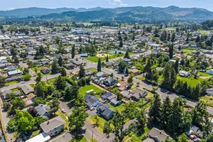 286 N 6th St, Creswell, OR 97426 - Photo 42