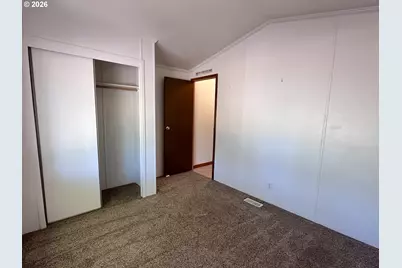 369 Lacasa St, Eugene, OR 97402 - Photo 16