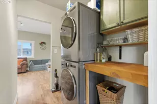 915 E 1st St, Yamhill, OR 97148 - Photo 24