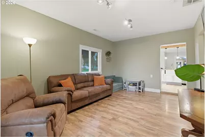 915 E 1st St, Yamhill, OR 97148 - Photo 20