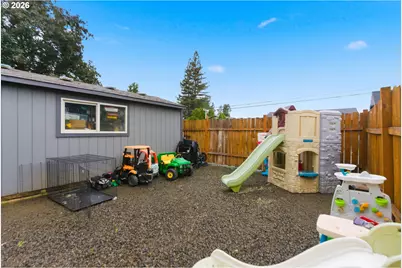 915 E 1st St, Yamhill, OR 97148 - Photo 46