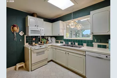 1010 Randolph Rd, Woodburn, OR 97071 - Photo 14