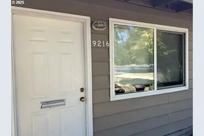 9212 N Saint Louis Ave, Portland, OR 97203 - Photo 4