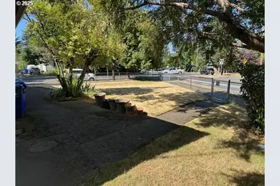 9212 N Saint Louis Ave, Portland, OR 97203 - Photo 12