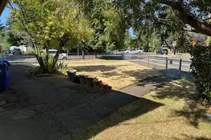 9212 N Saint Louis Ave, Portland, OR 97203 - Photo 12