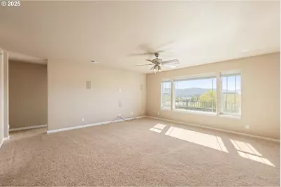 1884 NE Sunset Loop Dr, Roseburg, OR 97470 - Photo 14