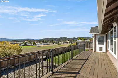 1884 NE Sunset Loop Dr, Roseburg, OR 97470 - Photo 34