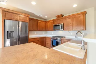 1884 NE Sunset Loop Dr, Roseburg, OR 97470 - Photo 4