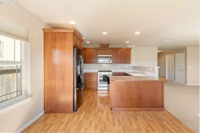 1884 NE Sunset Loop Dr, Roseburg, OR 97470 - Photo 8