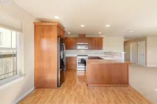 1884 NE Sunset Loop Dr, Roseburg, OR 97470 - Photo 8