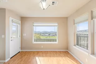 1884 NE Sunset Loop Dr, Roseburg, OR 97470 - Photo 10