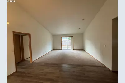 736 Judith Ct, Saint Helens, OR 97051 - Photo 2