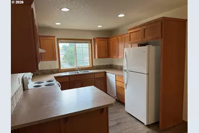 736 Judith Ct, Saint Helens, OR 97051 - Photo 6
