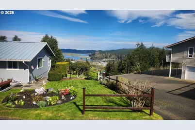 635 Crestview Dr, Reedsport, OR 97467 - Photo 2