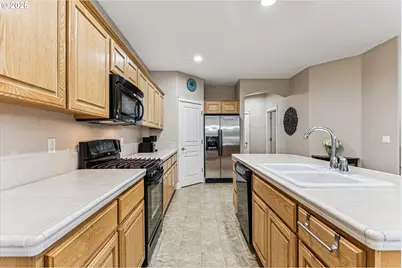 13128 SW Macbeth Dr, Portland, OR 97224 - Photo 14