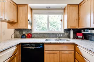 277 E Rosewood Ave, Eugene, OR 97404 - Photo 10