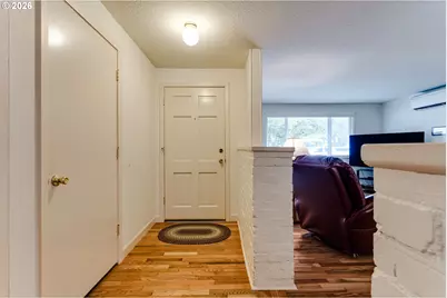 277 E Rosewood Ave, Eugene, OR 97404 - Photo 4