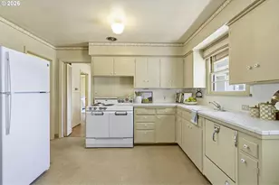 13821 NW Milburn St, Portland, OR 97229 - Photo 10