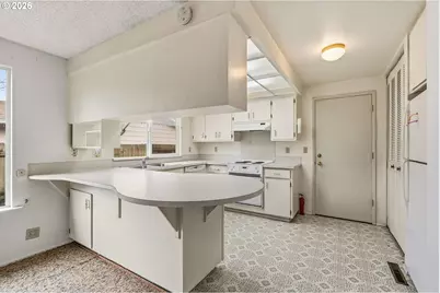 3752 Kevington Ave, Eugene, OR 97405 - Photo 14