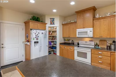 2489 SE Waldon Ave, Roseburg, OR 97470 - Photo 12