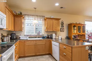 2489 SE Waldon Ave, Roseburg, OR 97470 - Photo 16