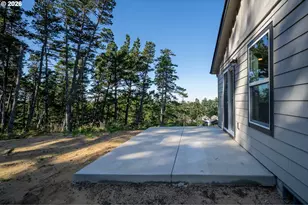 201 Highland Dr, Tillamook, OR 97141 - Photo 24