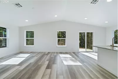 201 Highland Dr, Tillamook, OR 97141 - Photo 14