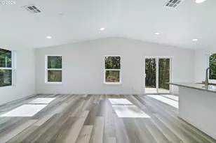 201 Highland Dr, Tillamook, OR 97141 - Photo 14