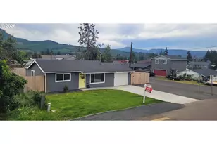 114 E 3rd St, Lowell, OR 97452 - Photo 32