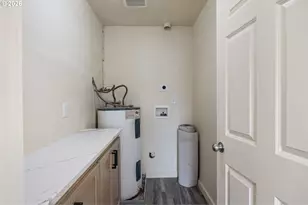 114 E 3rd St, Lowell, OR 97452 - Photo 18