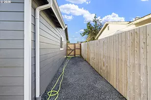114 E 3rd St, Lowell, OR 97452 - Photo 26