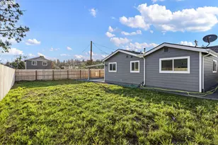 114 E 3rd St, Lowell, OR 97452 - Photo 24