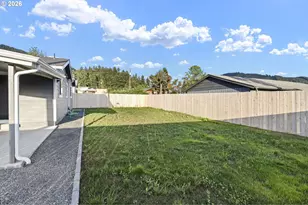 114 E 3rd St, Lowell, OR 97452 - Photo 24