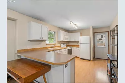 8351 N Bank St, Portland, OR 97203 - Photo 6