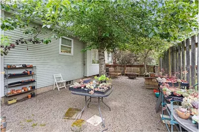 8351 N Bank St, Portland, OR 97203 - Photo 16