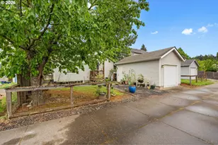 8351 N Bank St, Portland, OR 97203 - Photo 18