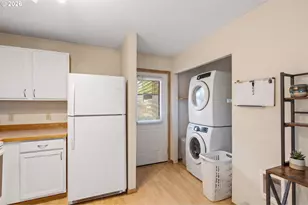 8351 N Bank St, Portland, OR 97203 - Photo 10