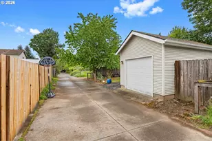 8351 N Bank St, Portland, OR 97203 - Photo 20